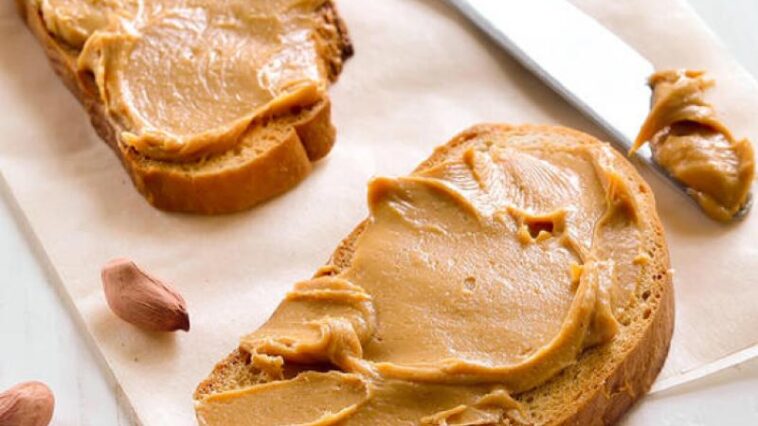 How many calories is 2 pieces of toast with peanut butter?