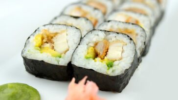 How many calories is 8 pieces of sushi?