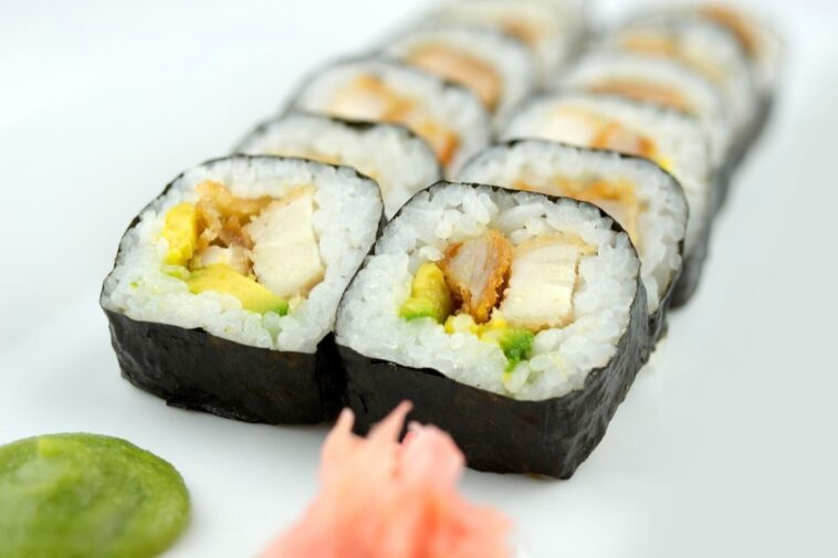 How many calories is 8 pieces of sushi?