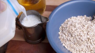 How many calories is Oatmeal with Milk and sugar?