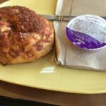 How many calories is a Panera cinnamon bagel?