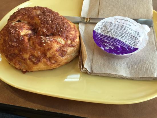 How many calories is a Panera cinnamon bagel?