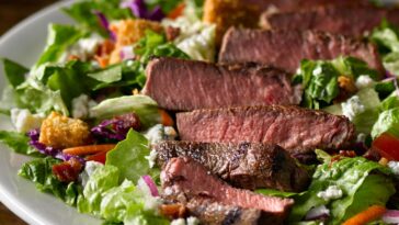 How many calories is a steak salad from Texas Roadhouse?