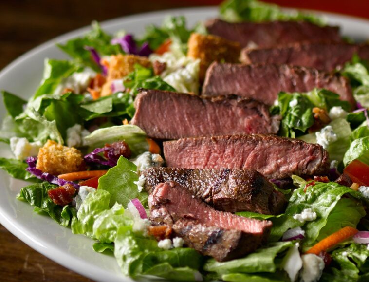 How many calories is a steak salad from Texas Roadhouse?