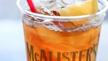 How many carbs are in McAlister's tea?