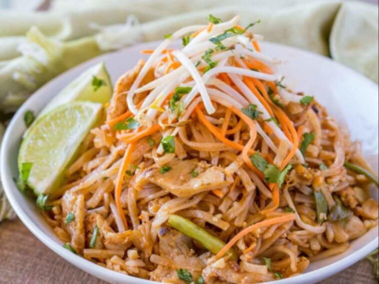 How many carbs are in Pad Thai Noodles and Company?