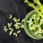 How many celery stalks make 16 oz of juice?