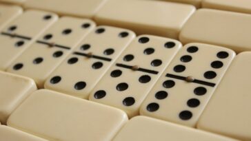 How many dominoes are in Italy?