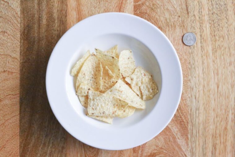 How many grams is 10 chips?