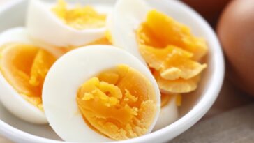 How many grams is 6 eggs?