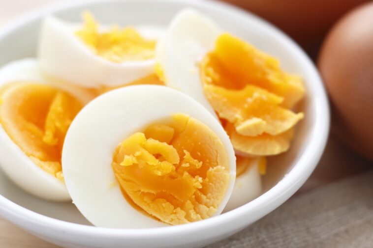 How many grams is 6 eggs?