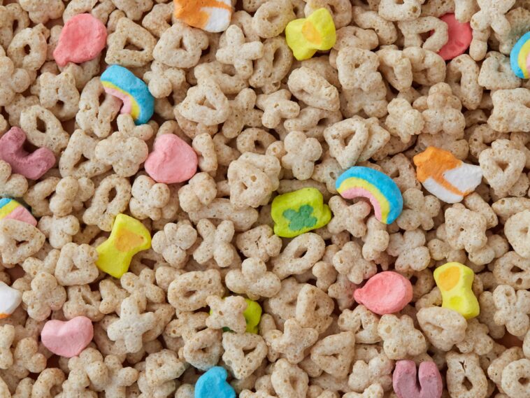 How many grams is a serving of Lucky Charms?