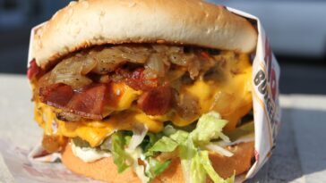 How many ounces is a Habit Burger?