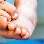 How many people don't wash their feet?