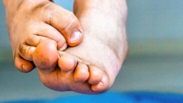 How many people don't wash their feet?