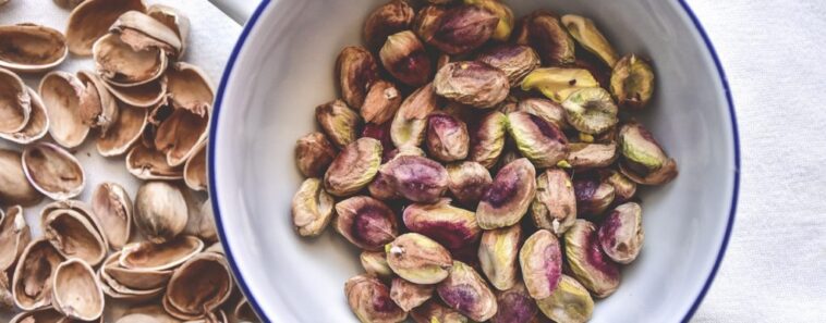 How many pistachios should I eat in a day?