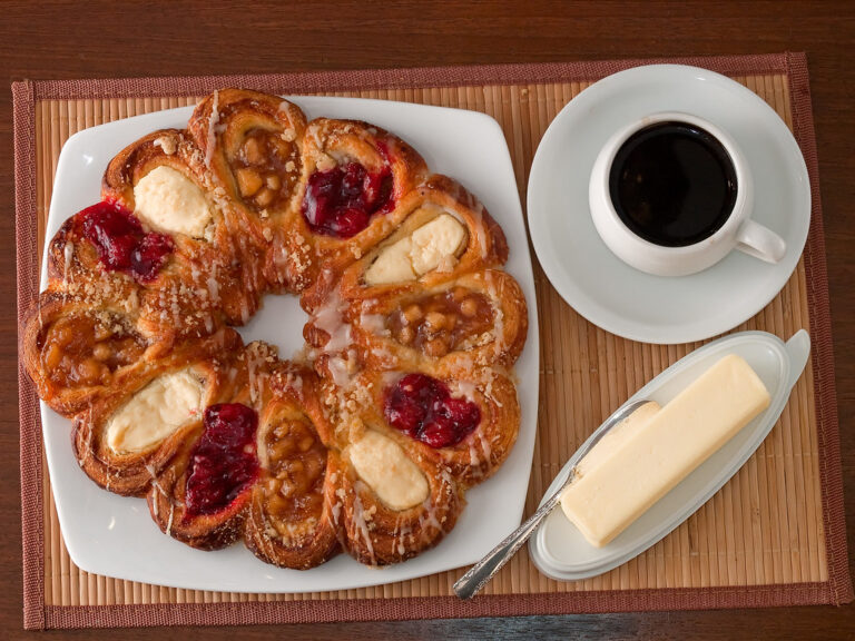 How many servings are in a Panera pastry ring?