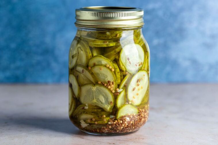 How many servings are in a pickle slice?