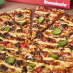 How many slices are in a medium Domino's pizza?
