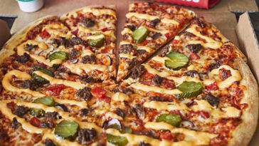 How many slices are in a medium Domino's pizza?