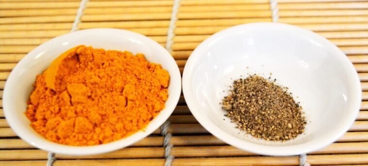How much black pepper do I mix with turmeric?