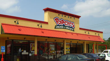 How much does a Popeye's Chicken franchise cost?