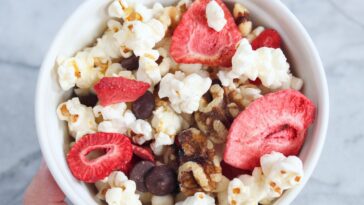 How much fiber does trail mix have?