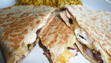 How much protein is in a Chicken Quesadilla from Taco Bell?