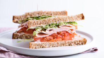 How much sodium is in a turkey sandwich?
