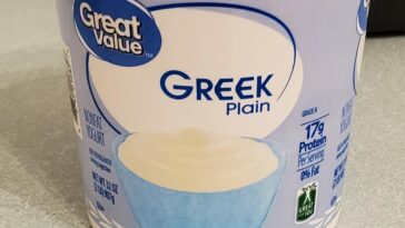 How much sodium is in plain yogurt?