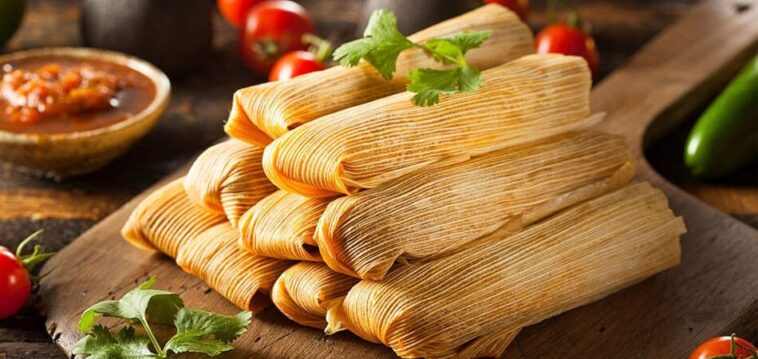How should I store and reheat tamales?