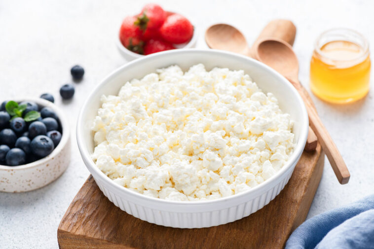 Is 2 or 4 cottage cheese better?