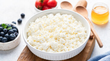 Is 2 or 4 cottage cheese better?