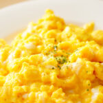Is 2 scrambled eggs for breakfast healthy?