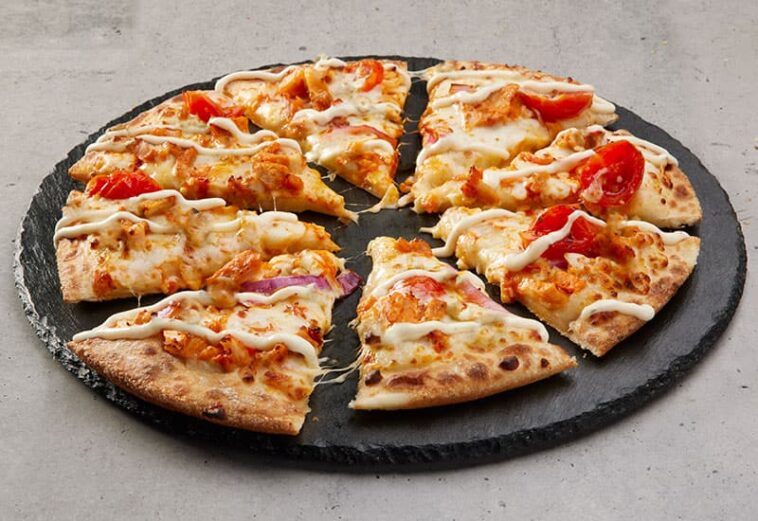 Is Domino's Buffalo Chicken Pizza spicy?