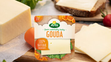 Is Gouda cheese naturally yellow?