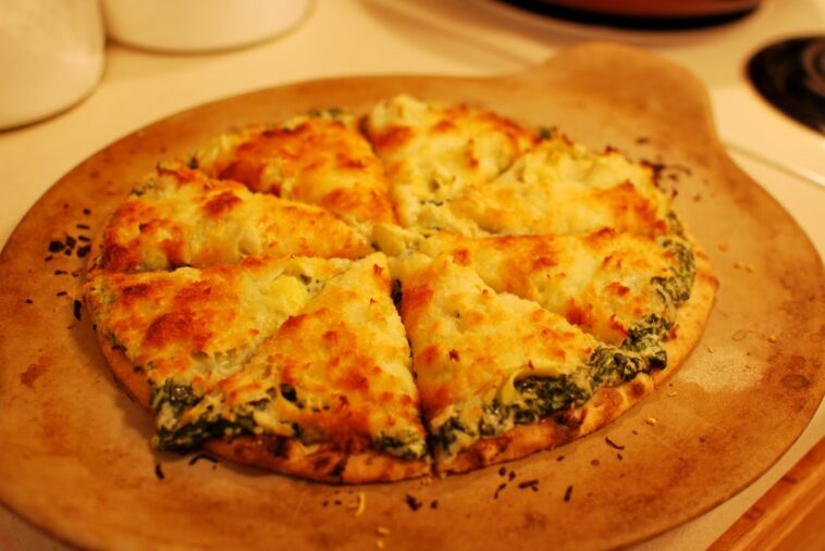 Is Papa John spinach Alfredo pizza vegetarian?