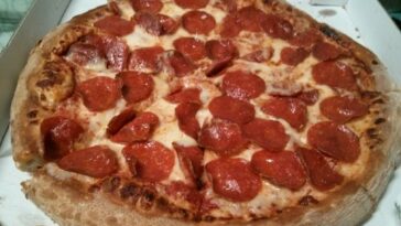 Is Papa John's pepperoni pizza good?