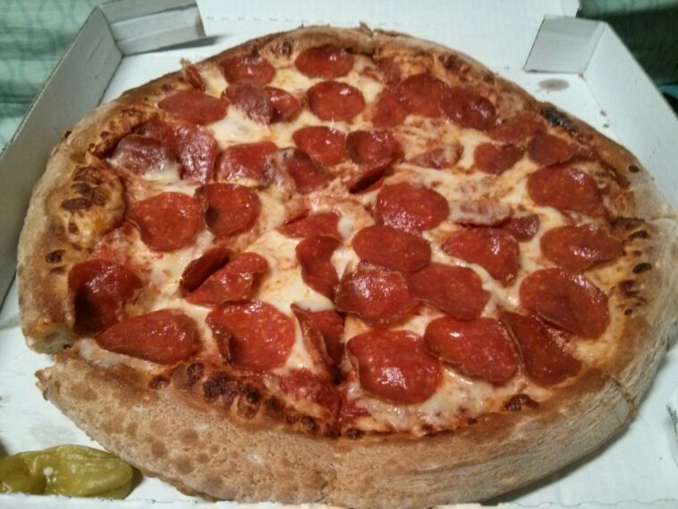 Is Papa John's pepperoni pizza good?