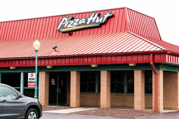 Is Pizza Hut closing locations?