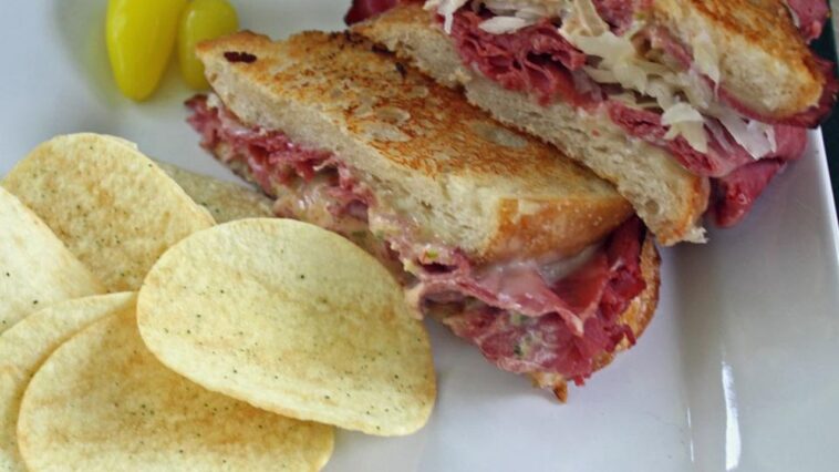 Is Reuben sandwich unhealthy?