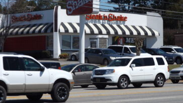 Is Steak and Shake in Jackson TN closed?
