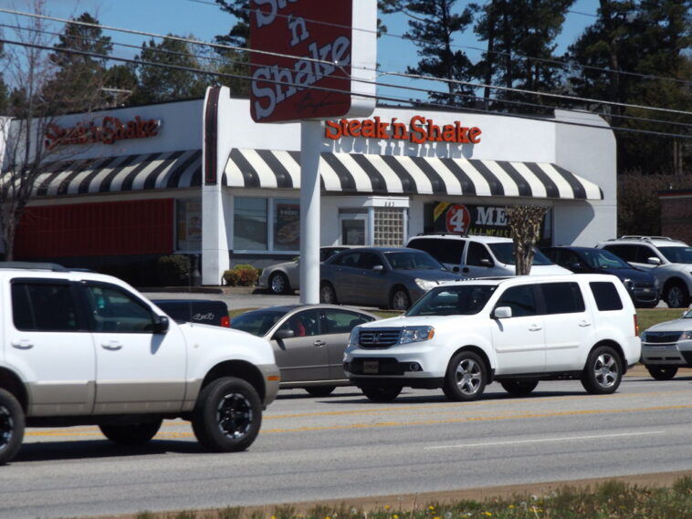 Is Steak and Shake in Jackson TN closed?