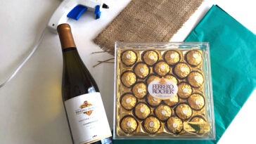 Is a bottle of wine a housewarming gift?