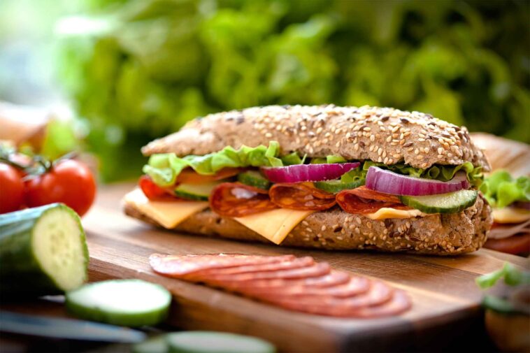 Is a sandwich for lunch healthy?