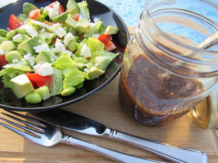 Is balsamic vinaigrette dressing healthy?