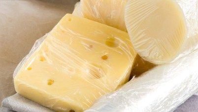 Is cheese OK to eat with a sore throat?