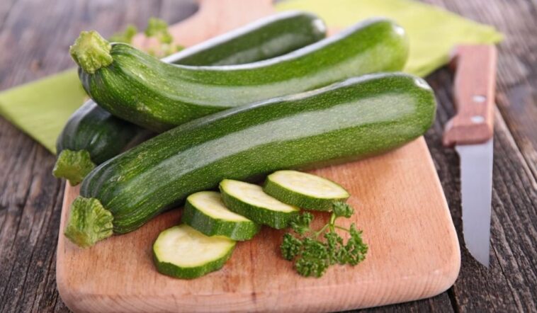Is it OK to eat raw zucchini?