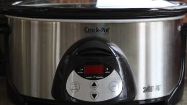 Is it OK to put frozen meat in crock pot?