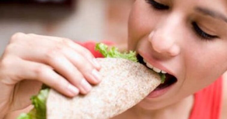 Is it bad to eat carbs before bed?